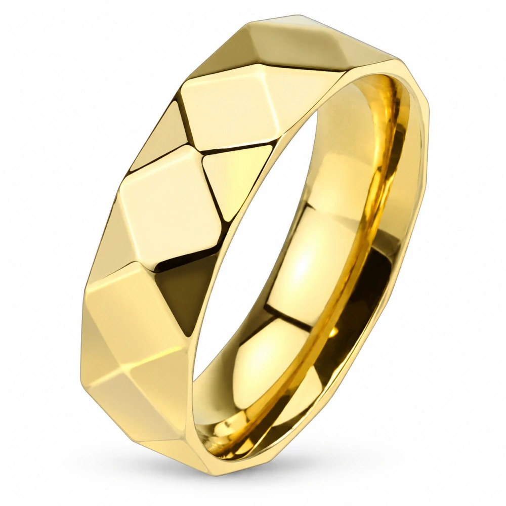 Elegantní prsten ve zlaté barvě s fazetovým vzorem – 4 mm