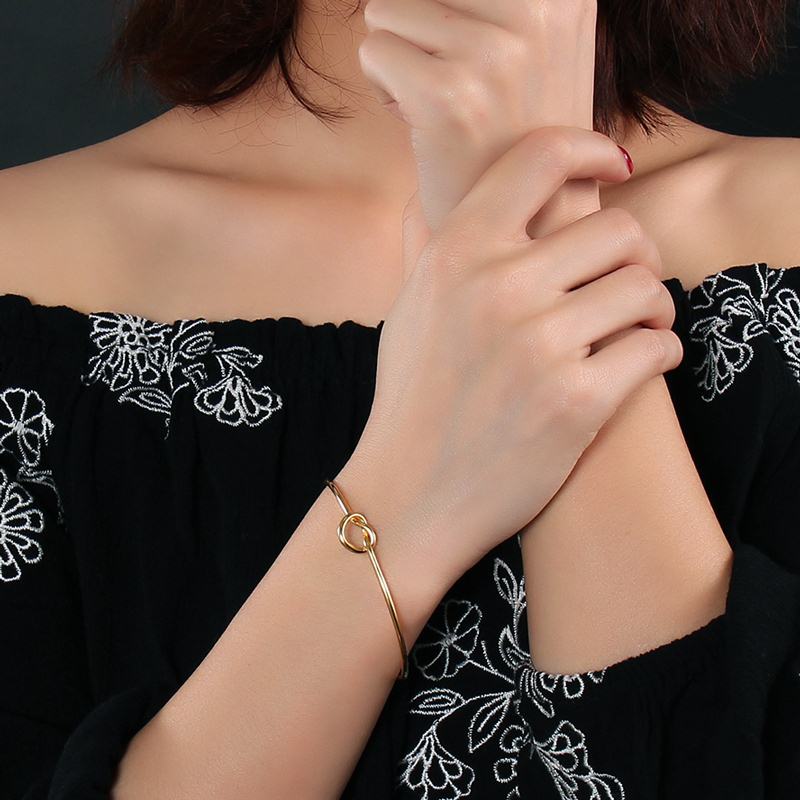 Pevný náramek z chirurgické oceli