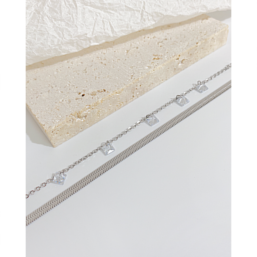 Dámský ocelový náhrdelník s kamenem 