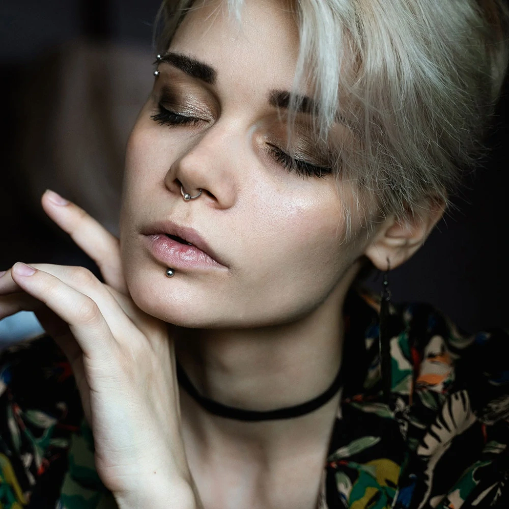 Piercing kruh segment s kuličkou