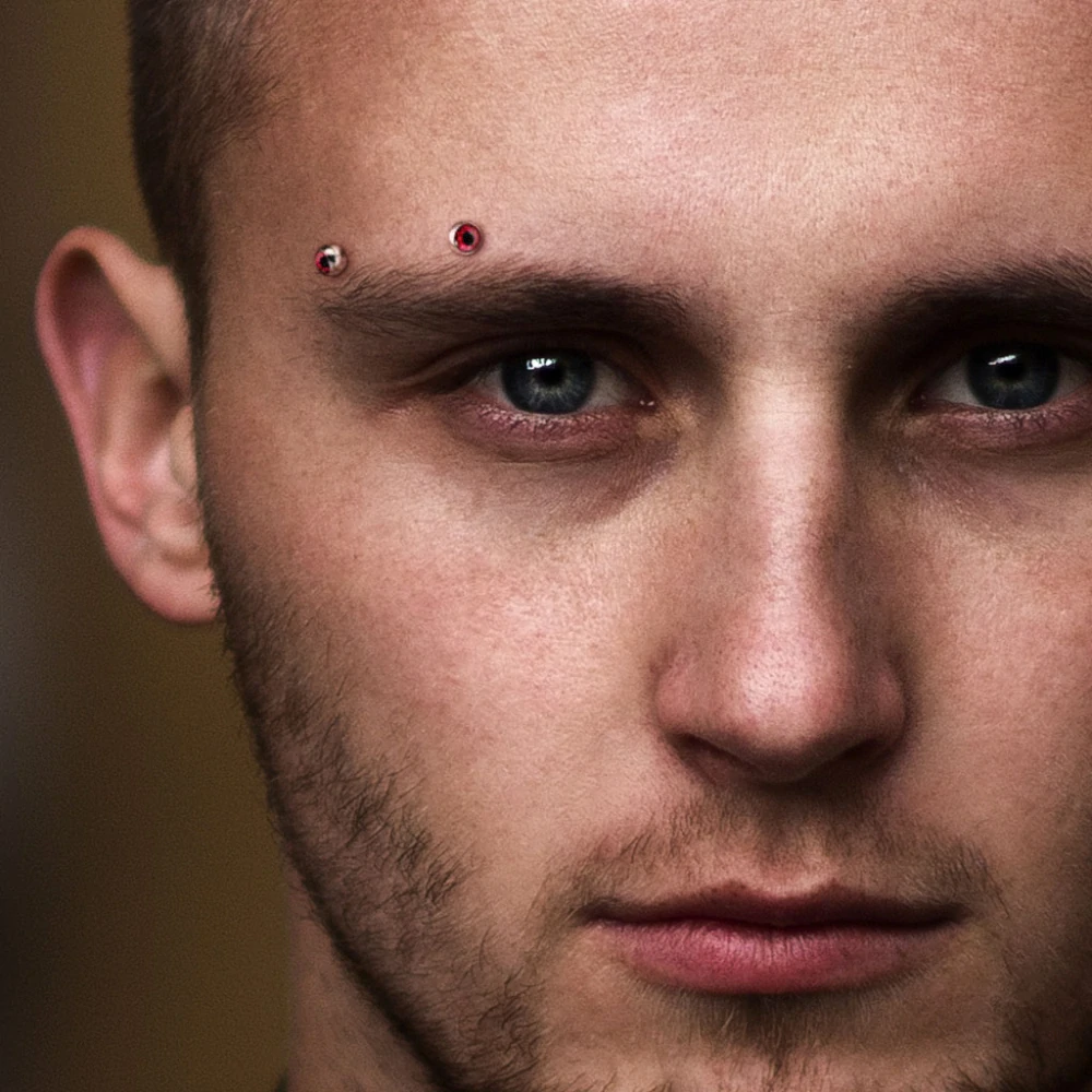 Piercing do obočí - banánek