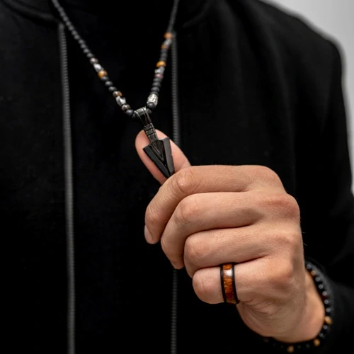 Prsten z chirurgické oceli se dřevem