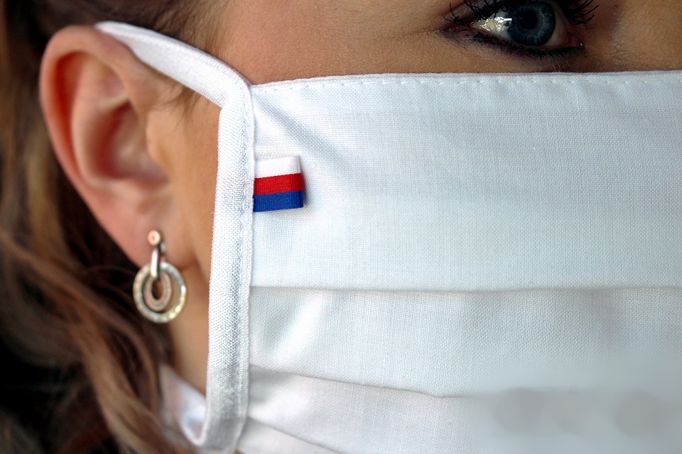 Designová skládaná rouška s českou trikolorou