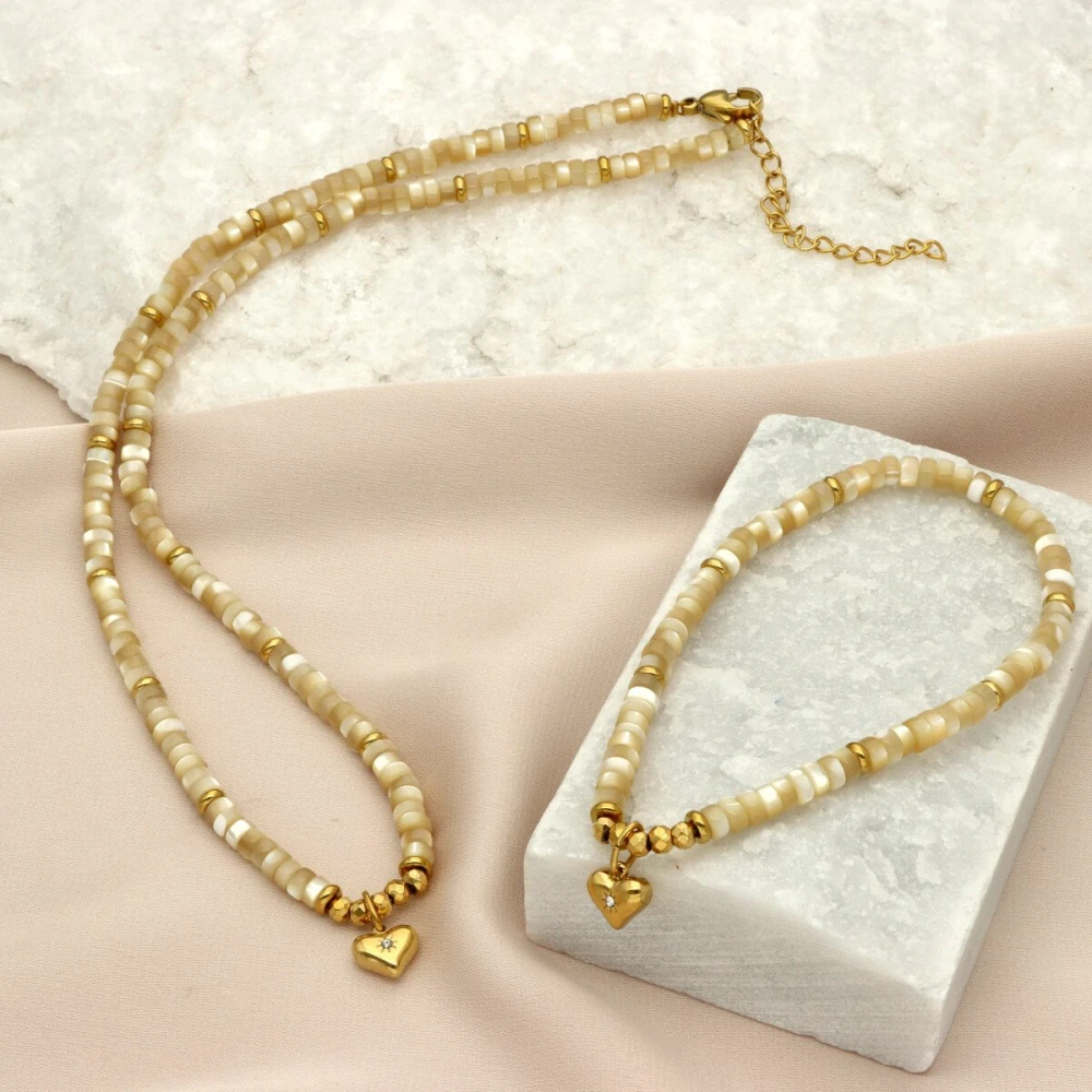 Náramek z přírodních mušlí