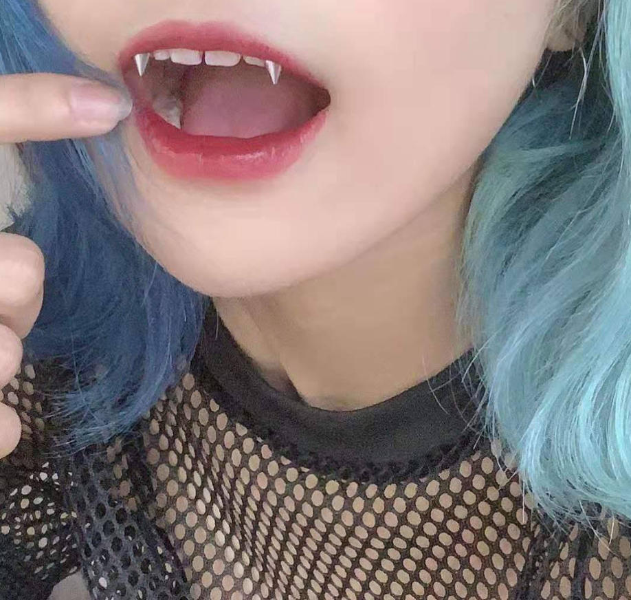 Piercing Vampire Spike Lips