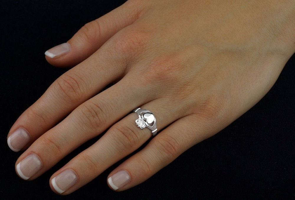 Dámský celostříbrný prsten CLADDAGH