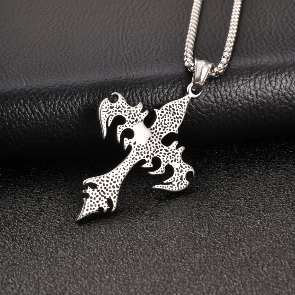 Náhrdelník z nerezové oceli s křížem Fleur-de-Lis