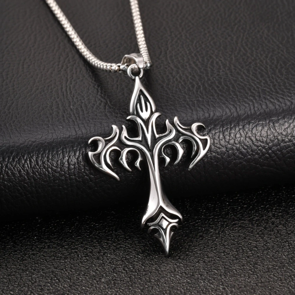 Náhrdelník z nerezové oceli s křížem Fleur-de-Lis